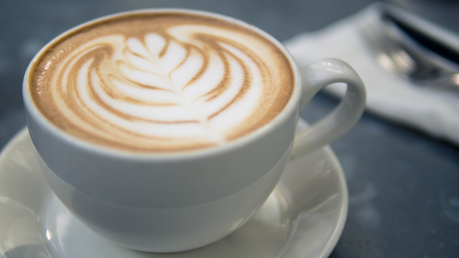 Coffee drinks guide featuring espresso, Americano, latte, cappuccino, and flat white
