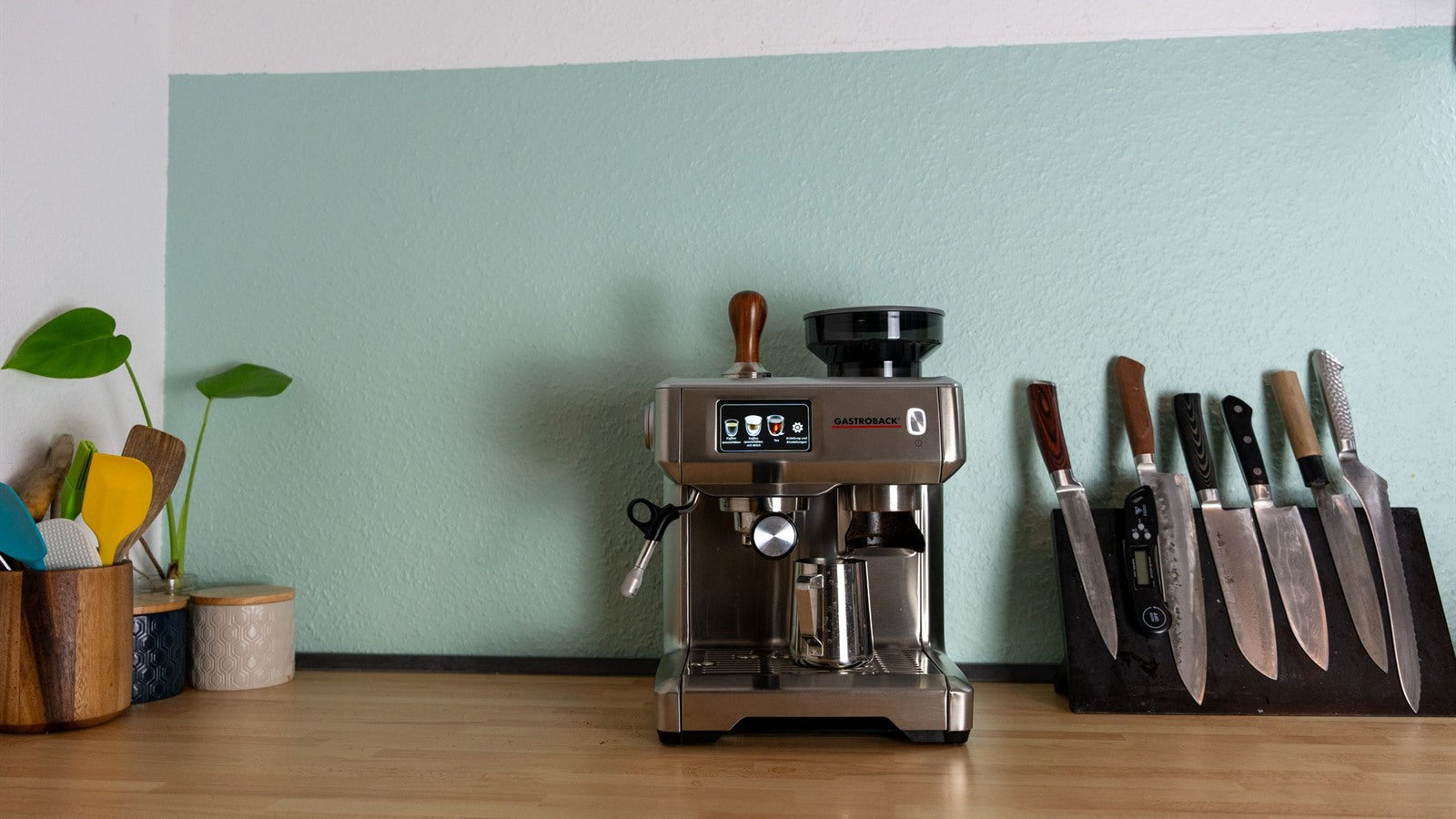 Coffee Bar Cabinet for De'Longhi Machines: What Size and Layout Works?