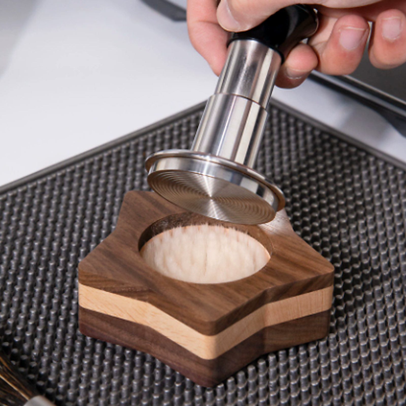58 mm espresso cleaning stand with built-in dense brush
