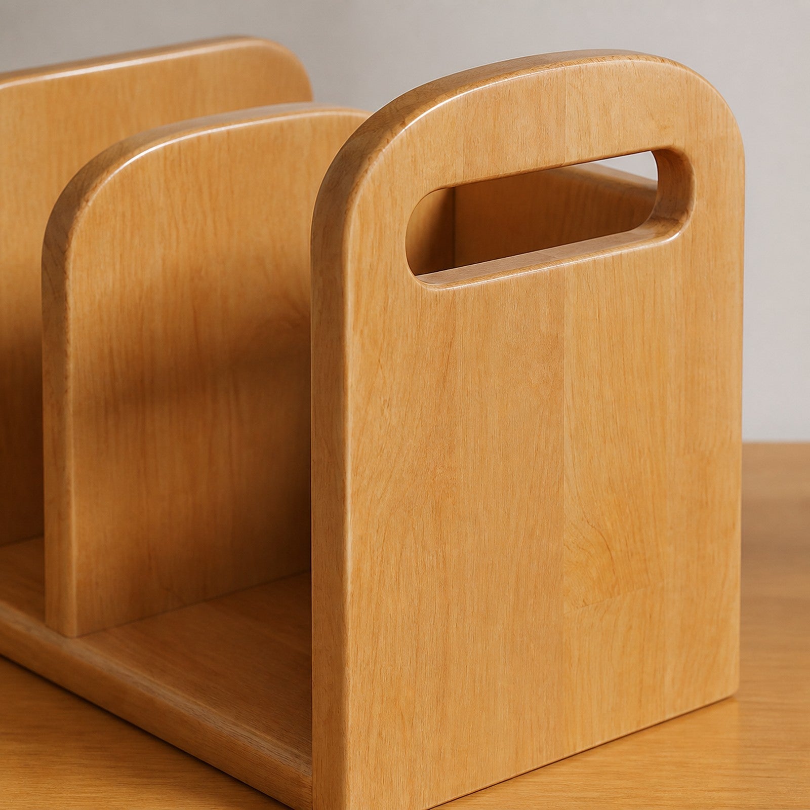 Rounded handhold and Cherry Wood rubberwood grain detail